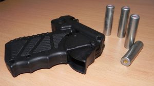 Эффективный аэрозольный пистолет для самообороны УДАР М-2