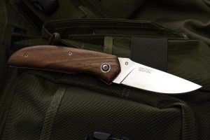Складной нож Ирбис - неплохой вариант оснащения туриста, охотника или рыболова